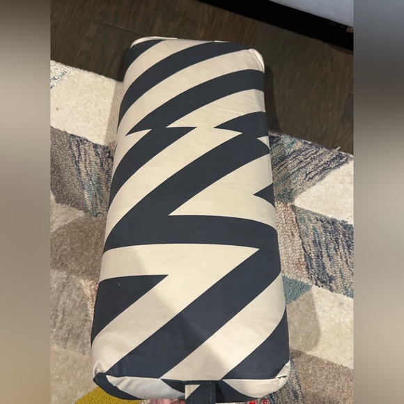 Manduka Enlight Rectangular Yoga Bolster - Picture 9 of 10